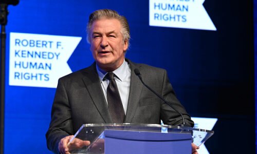 Alec Baldwin, United Airlines Çalışanına Karşı Kendini Savunduğu İçin Brendan Langley’i Çağırdı